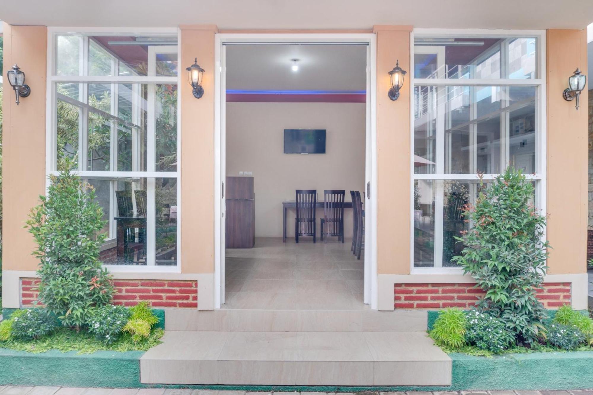 Super Oyo 1579 Kate'El Inn Banyuwangi  Exterior foto